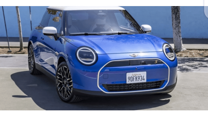 The Electric Mini Cooper Reveals Its Interior Design For The 2024 Model