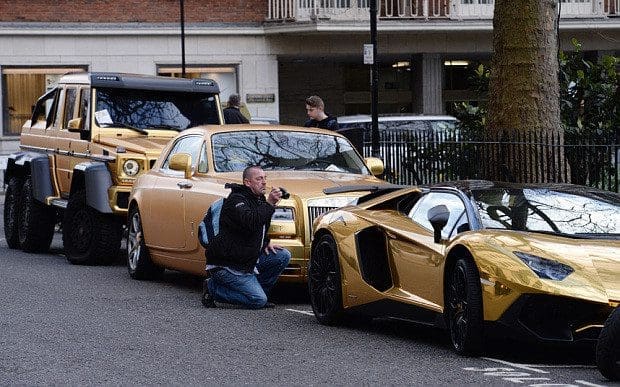 Three gold cars from Saudi Arabia (left-right) a 6x6 Mercedes G 63، Rolls-Royce Phantom Coupe and Lamborghini Aventador have received parking tickets on Cadogan Place in Knightsbridge، London. PRESS ASSOCIATION Photo. Picture date: Wednesday March 30، 2016. See PA story TRANSPORT Knightsbridge. Photo credit should read: Stefan Rousseau/PA Wire