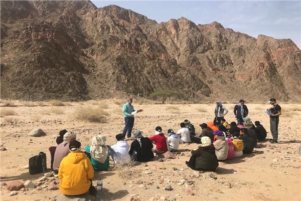 رحلة طلاب قسم الجيولوجيا بكلية العلوم جامعة القناة