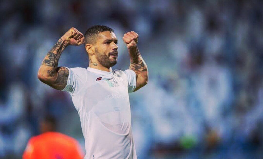 جونيور لاعب الشباب متصدر الهدافين 