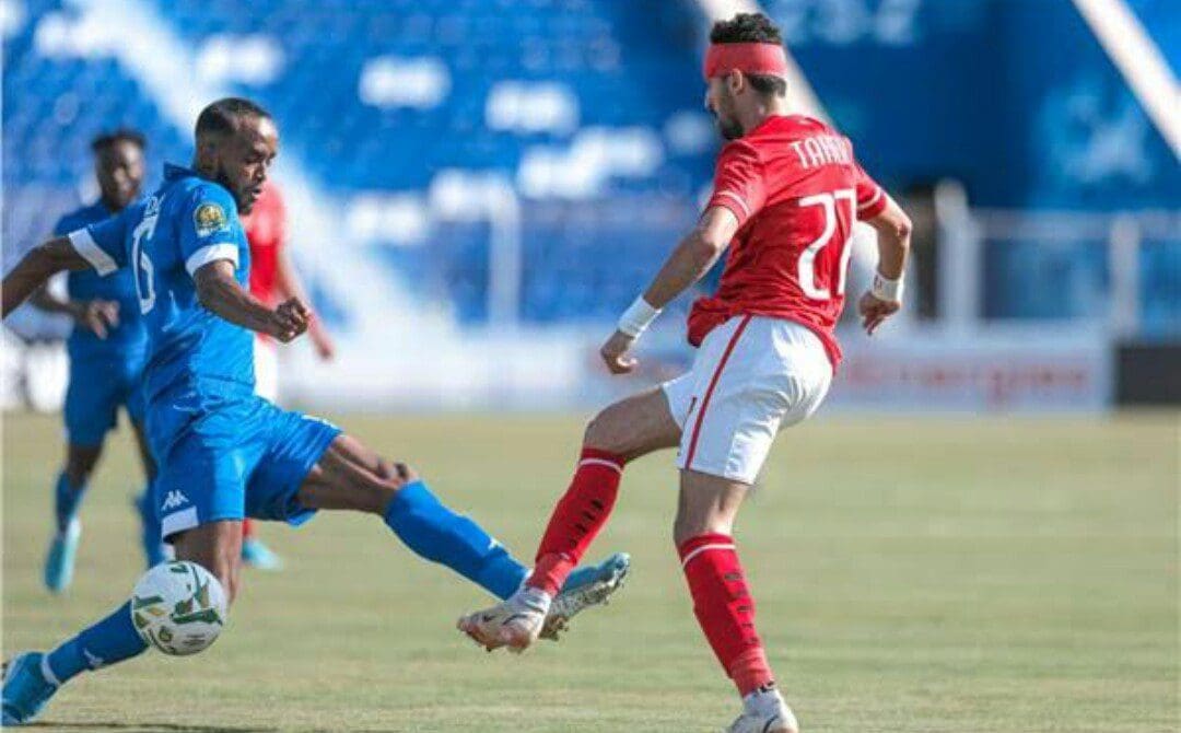 نجم النادي الأهلي طاهر في أحد مباريات الهلال السوداني 