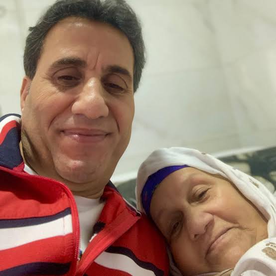 أحمد شيبة ووالدته الراحلة