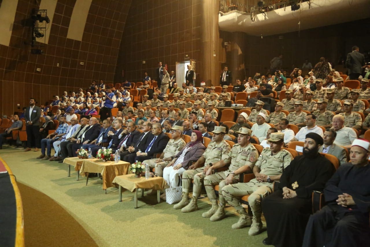 صورة من فعاليات الاحتفال بنصر أكتوبر المجيد داخل جامعة كفر الشيخ وبرئاسة رئيس الجامعة، المصدر: الصفحة الرسمية لجامعة كفر الشيخ على الفيسبوك