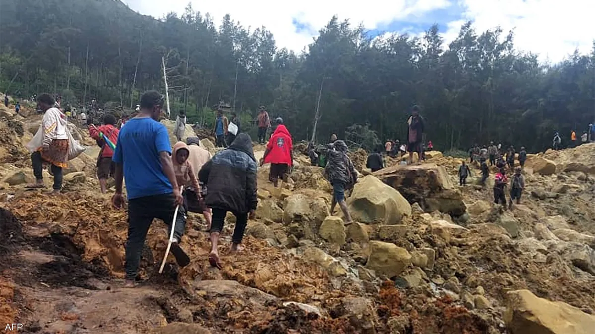 انهيار أرضي يدفن قرية نائية بسكانها في بابوا غينيا الجديدة