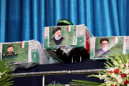 من مراسم تشييع الرئيس الإيراني في طهران