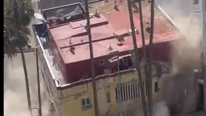 بالفيديو: انهيار عمارة سكنية في الدار البيضاء المغربية