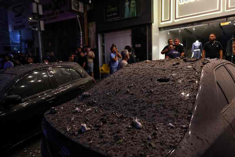 حزب الله في مرمى النيران: فؤاد شكر ينجو من محاولة اغتيال وإسرائيل تعلن حالة الاستنفار