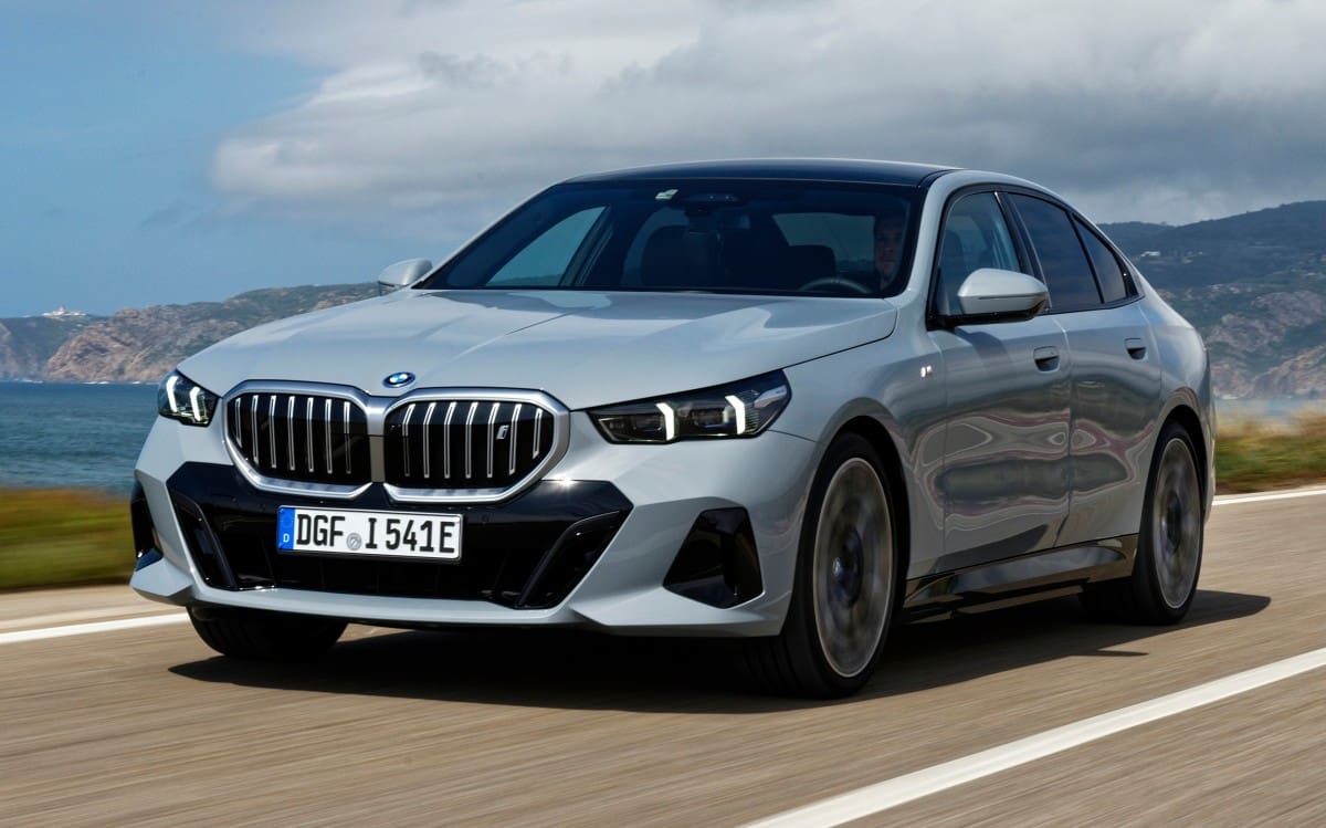 تسجل BMW نمواً مذهلاً في مبيعات السيارات الكهربائية وسط ظروف السوق غير الجيدة